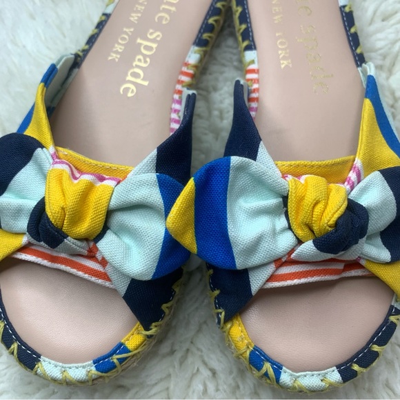 Kate Spade Sz 6 Saltie Shore Oceanside Flat Sandal Blue Yellow Pattern - Picture 2 of 6
